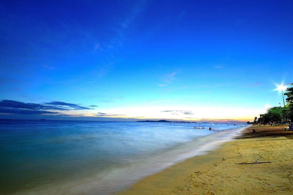 Avila Resort Pattaya Джомтиен Бийч Екстериор снимка