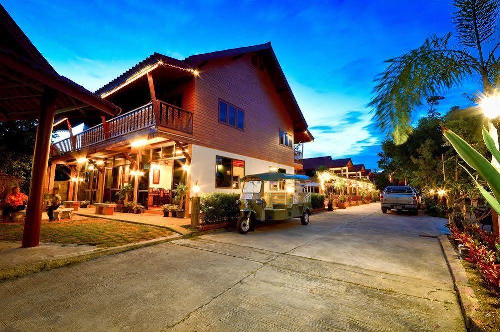Avila Resort Pattaya Джомтиен Бийч Екстериор снимка